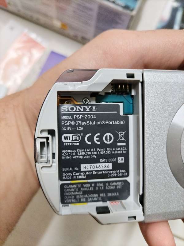 LIMITED EDITION PSP 2000 FINAL FANTASY VII CRISIS CORE