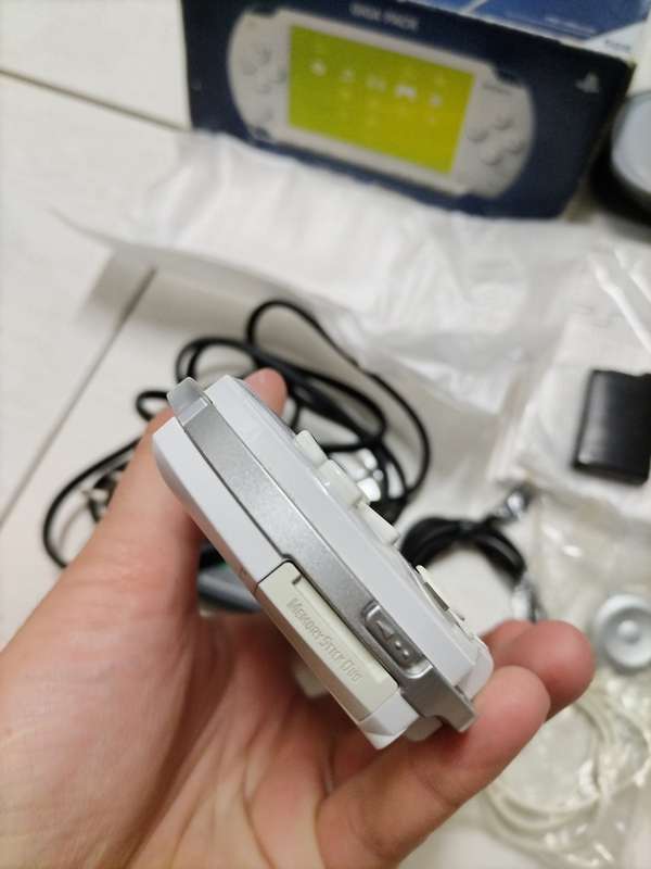 Sony Psp 1000 GIGA PACK Ceramic white Rare