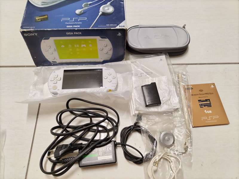 Sony Psp 1000 GIGA PACK Ceramic white Rare