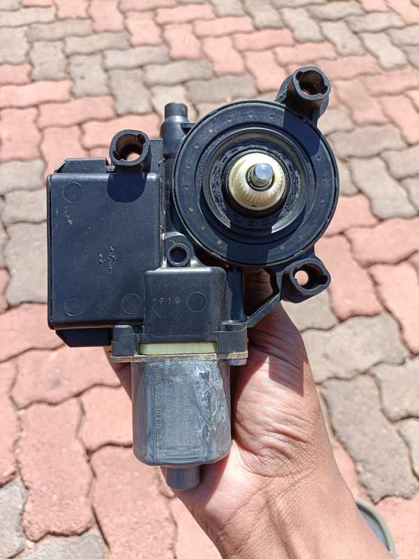Volkswagen Polo 6 Right side window motor and module 6R0959802 AT