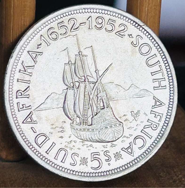 1952 COMMEMORATIVE 5 SHILLING IN EXCEPTIONAL CONDITION AND DETAIL