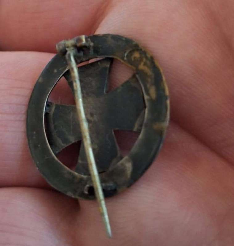 WW1 German Iron cross silver veterans pin and stick pin set