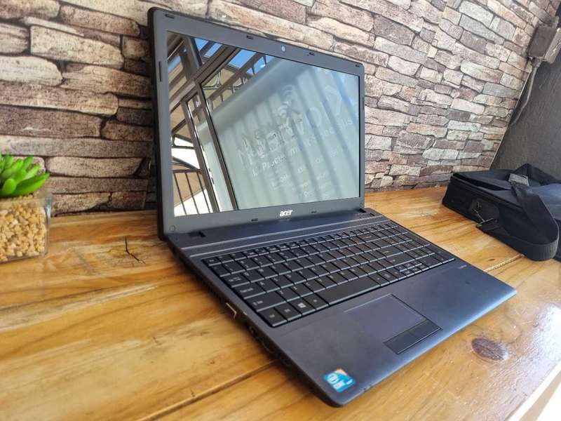 Acer Travel Mate Core i3 Business Spec Laptop/ 6GB RAM/ 320GB HDD/ Windows 10 Pro
