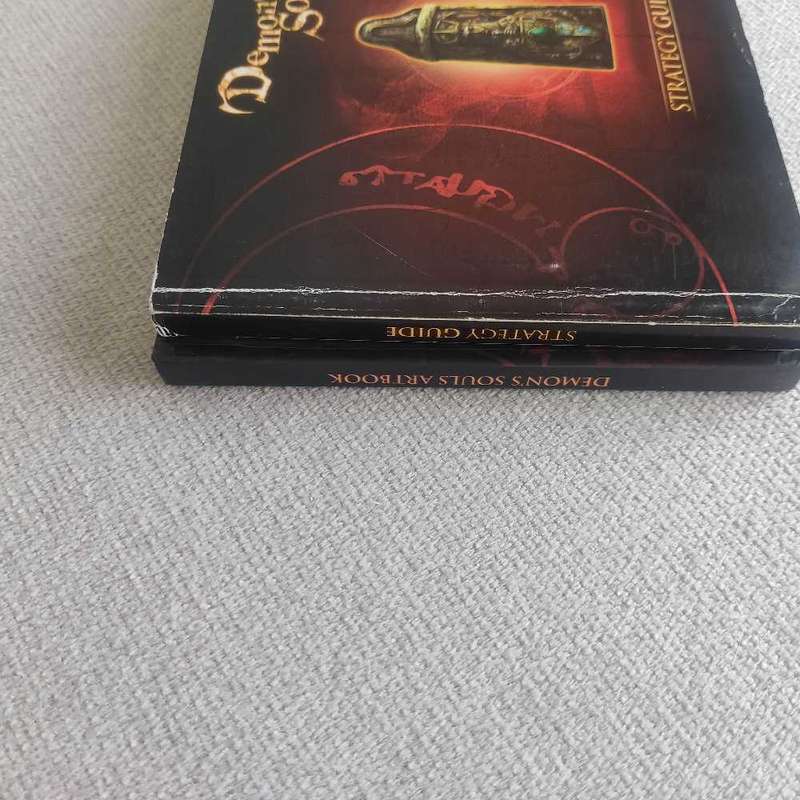 Demon Soul`s Strategy guide +Artbook and soundtrack Ps3