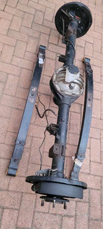 Nissan NP300 Diff & A Set Of Leaf Springs (4300-QKHD8G).  DIFF RATIO:  4.875