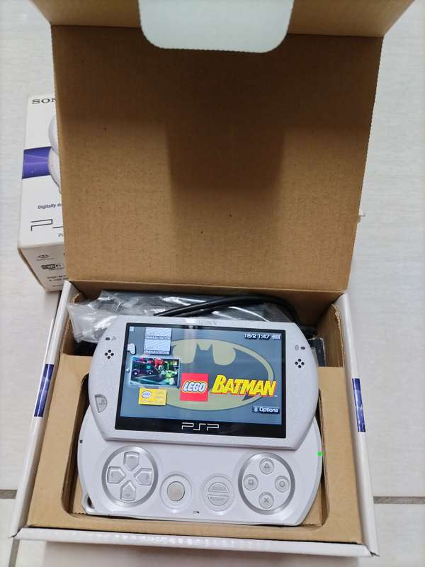 Sony Pspgo N1001 PW pearl white boxed in mint condition
