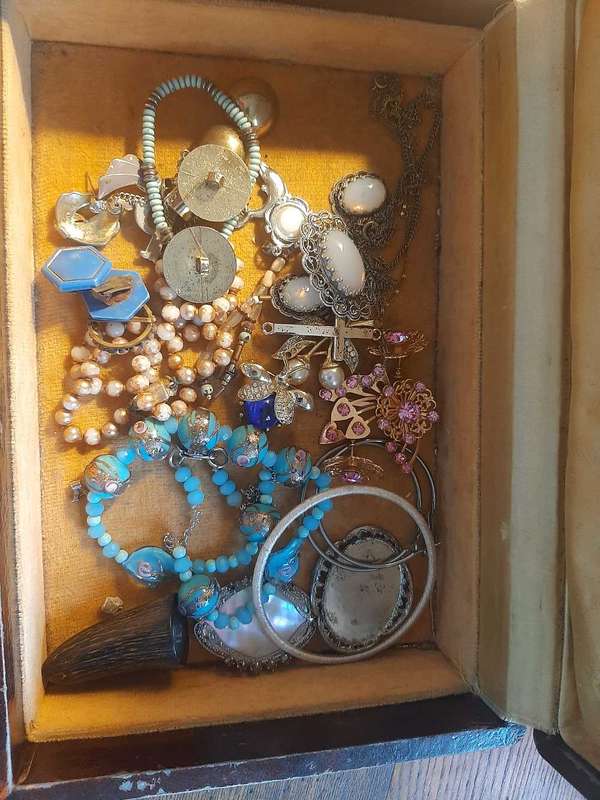 Joblot costume jewellery in vintage jewelary case
