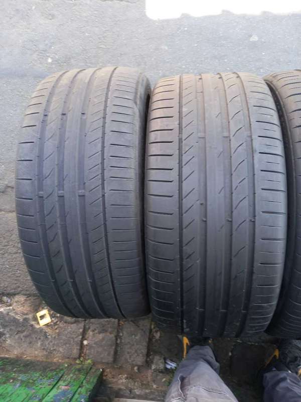 255/40/20 Continental Sport Contact. 75% thread life