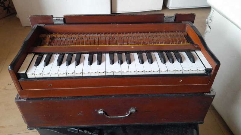 UNIQUE!!: Vintage HARMONIUM - Indian Musical Instrument - 3 and 1/4 Octave