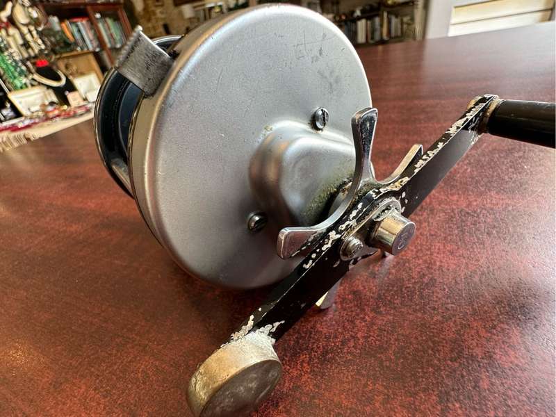 Abu Ambasadeur 12 fishing reel