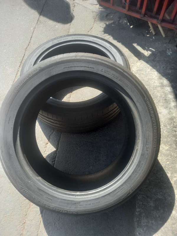 285/45/21 × 2 Continental used tyres. 70% life