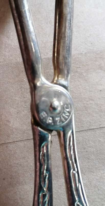VINTAGE HIGHLY DETAILED CAKE TONG AND LIFTERS SET (E.P ZINK)