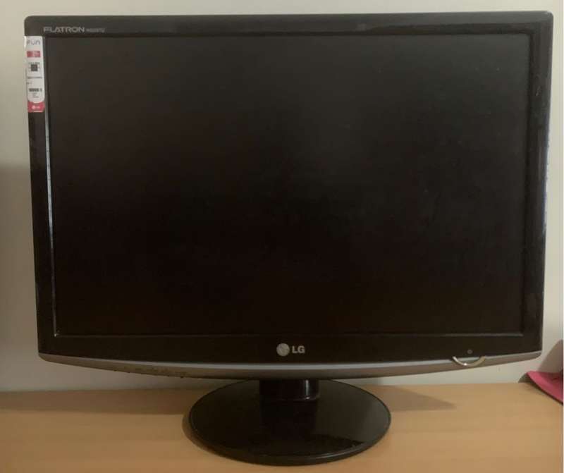 LG Flatron W2252TQ-PF 22 Inch Monitor