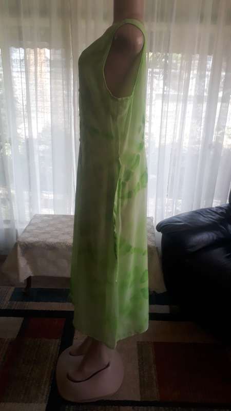 LADIES DRESSES: SPRING GREEN FRONT BUTTON SUMMER DRESS - SIZE 12/36/L - VERY GOOD