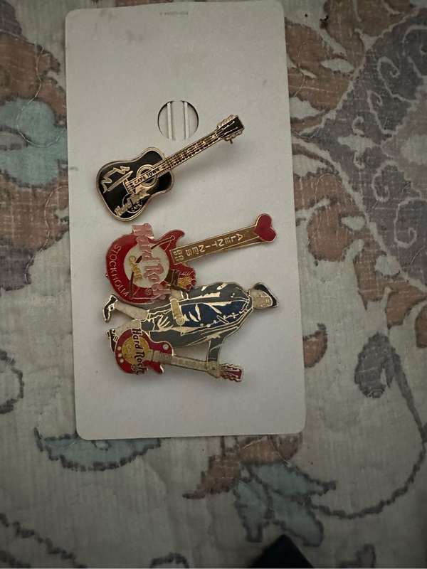 Hard Rock Cafe pins