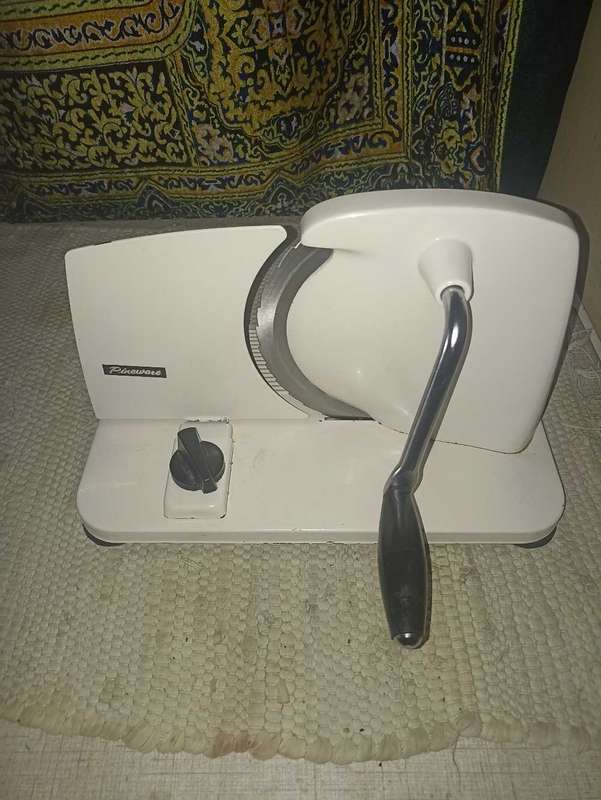 Pineware vintage slicer