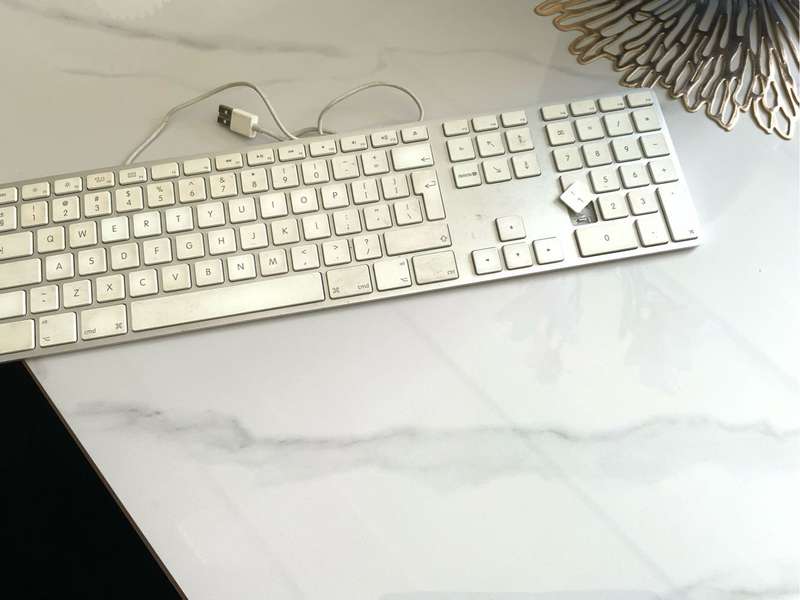 Genuine Apple A1243 Wired Mac Standard USB Keyboard w/ Numeric Keypad White
