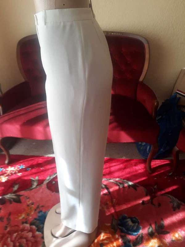 LADIES PANTS: WHITE DRESS PANTS - SIZE 14/38/XL - LIKE NEW