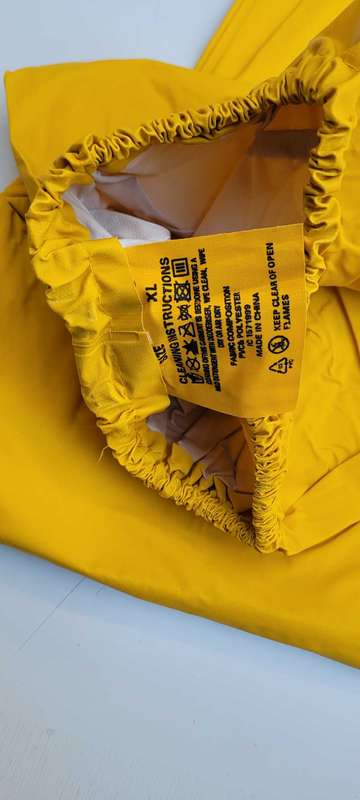 XL High Quality Zip & Buttons 2-Piece Rain Coat (Bid Per Piece)