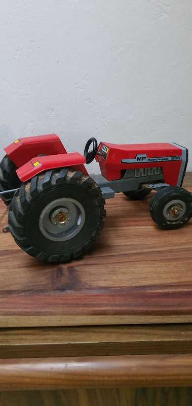 Massey Ferguson 290 model tractor 1:16