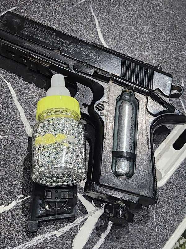 Daisy Powerline 15XT - CO2 BB Pistol - Not used in while WILL NEED A SERVICE
