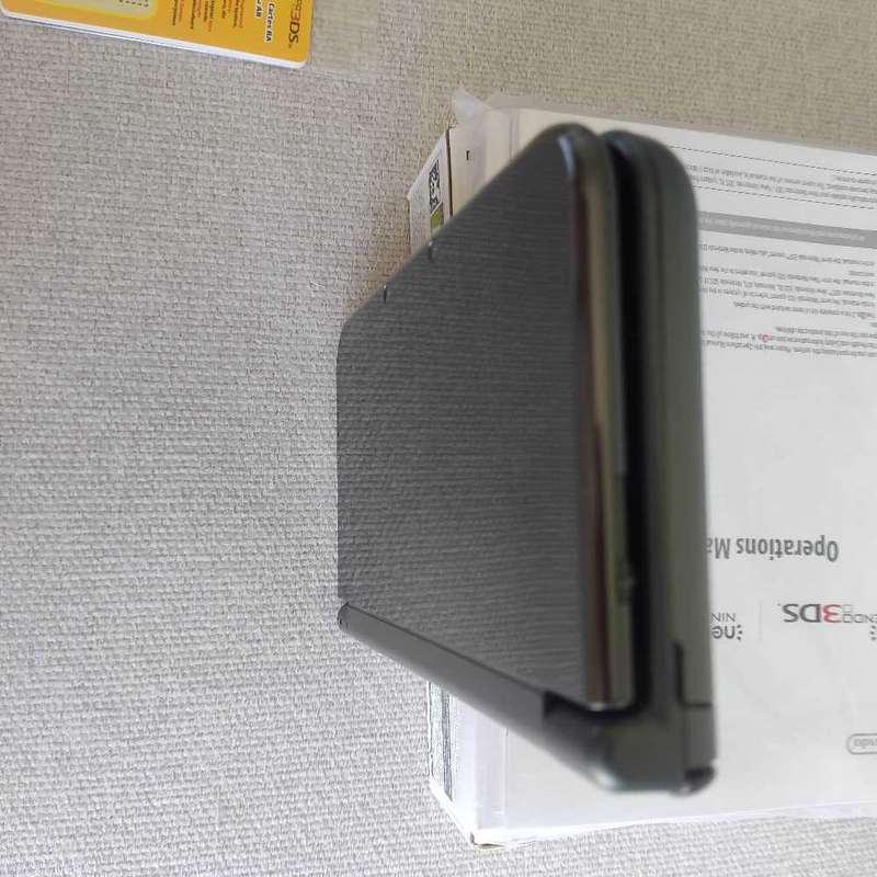 `New` Nintendo 3ds xl console with box +original charger +games (e-shop)
