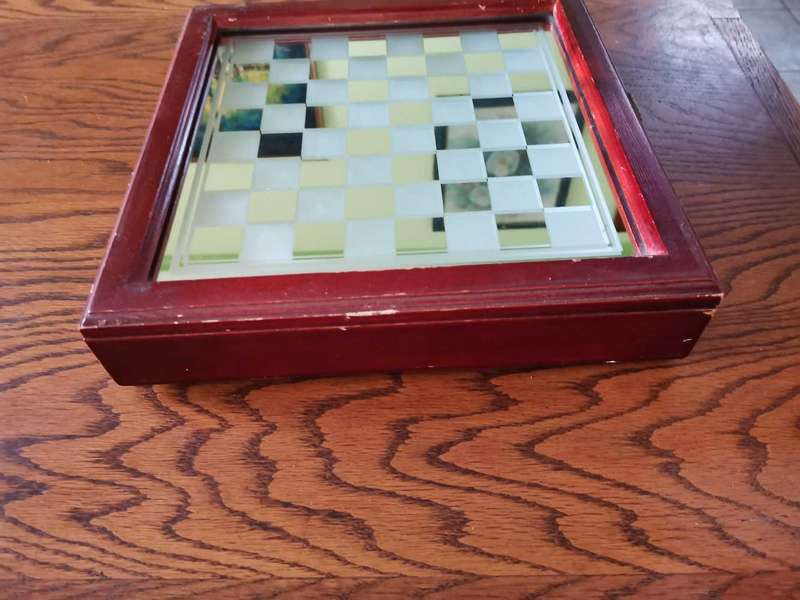 CHESS set Glass in wooden box with mirror finish board