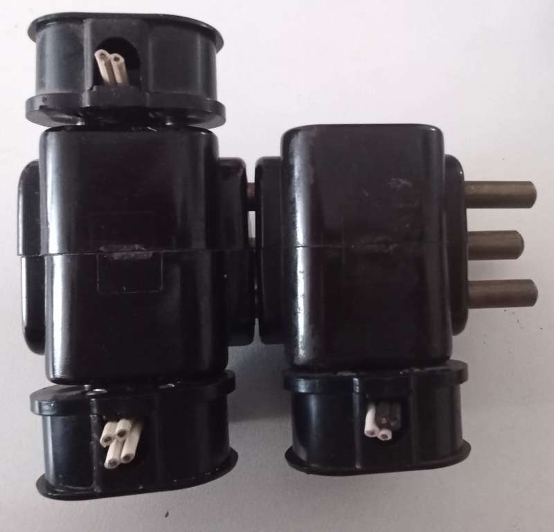 VINTAGE ADAPTER PLUGS