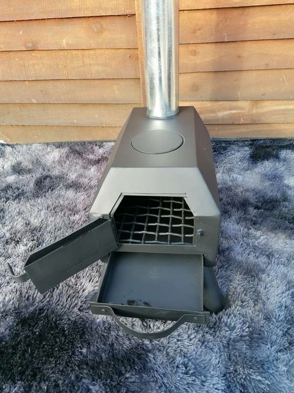 Proper 1 plate Rhino coal stove indoor and outdoor.can be used with wood or coal