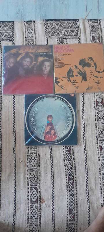 BEE GEES vinyl.collection