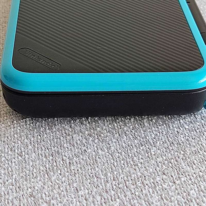 `New` Nintendo 2ds xl console with original stylus and charger