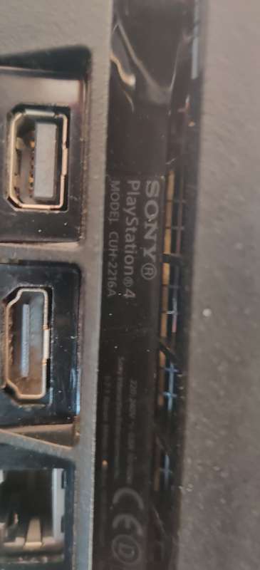 Playstation 4 slim