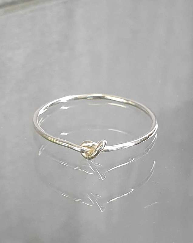 Very fine knot ring