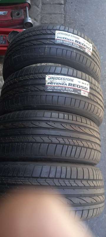 205/40/18 Runflat Bridgestone. 100% life