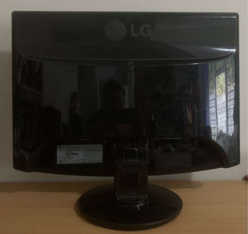 LG Flatron W2252TQ-PF 22 Inch Monitor