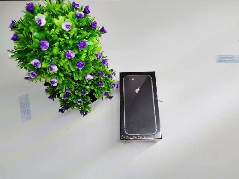 Iphone 8 64gig