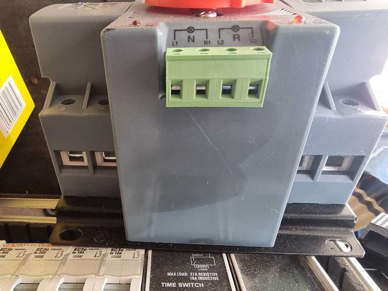 *Crazy* 2 x ATS SINGLE PHASE - AUTOMATIC CHANGE-OVER  SWITCHES