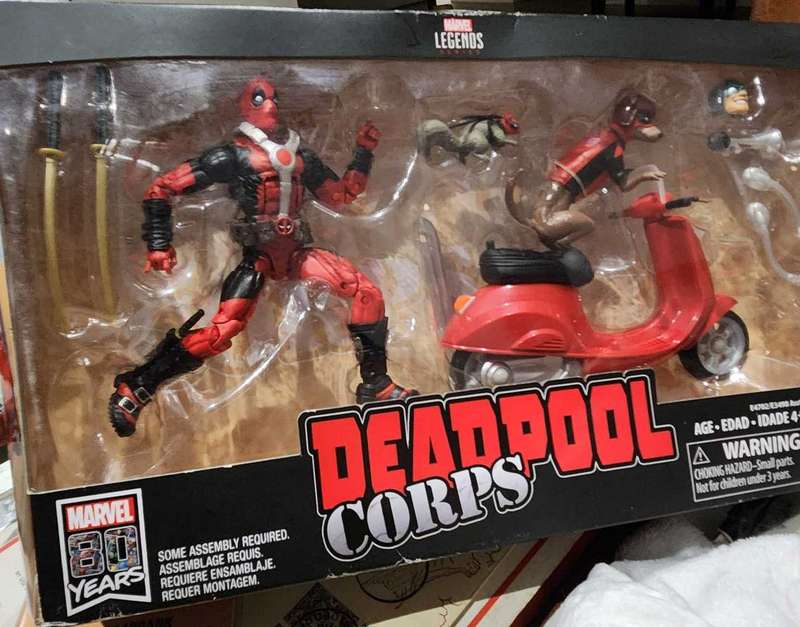 Deadpool - collector`s set in box - Marvel 80 year - sealed but box shows wear