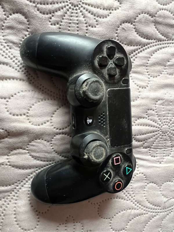 PS4 controller