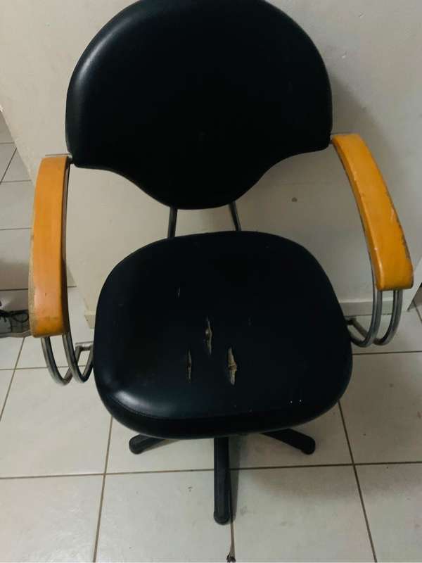 Salon chair