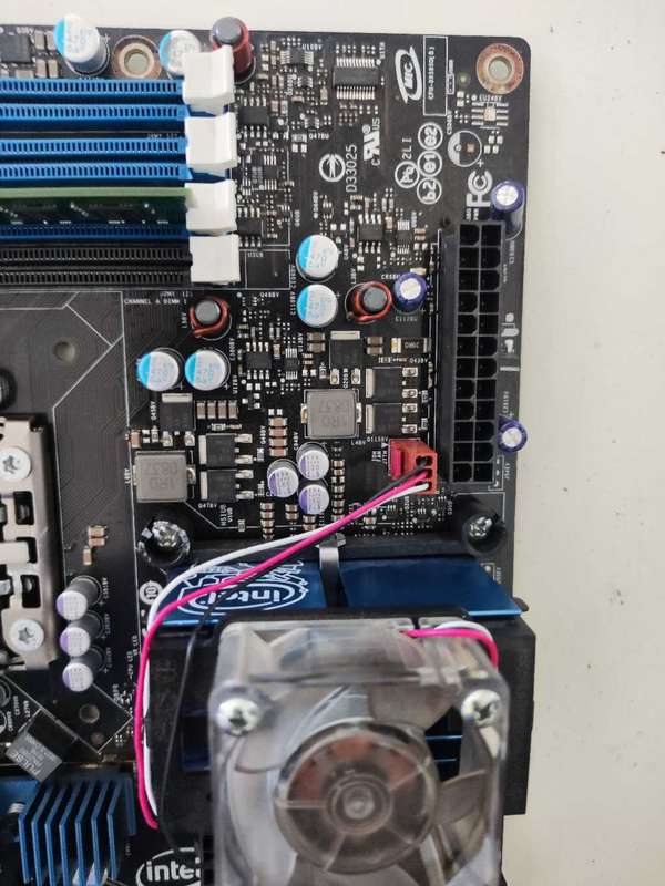 Intel Skull +Xeon CPU Combo**No Display**Ram included**Sold for Parts or Repair