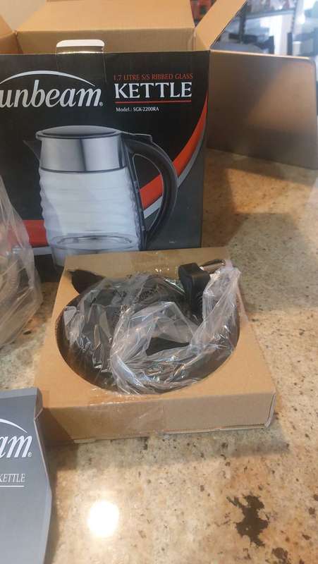 Sunbeam 1.7L Ribbed Glass Kettle SGK-2200RA