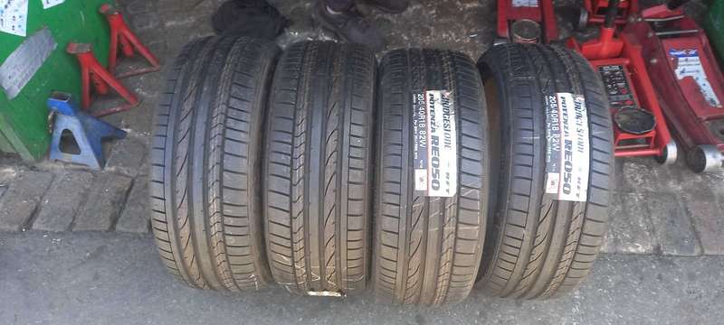 205/40/18 Runflat Bridgestone. 100% life