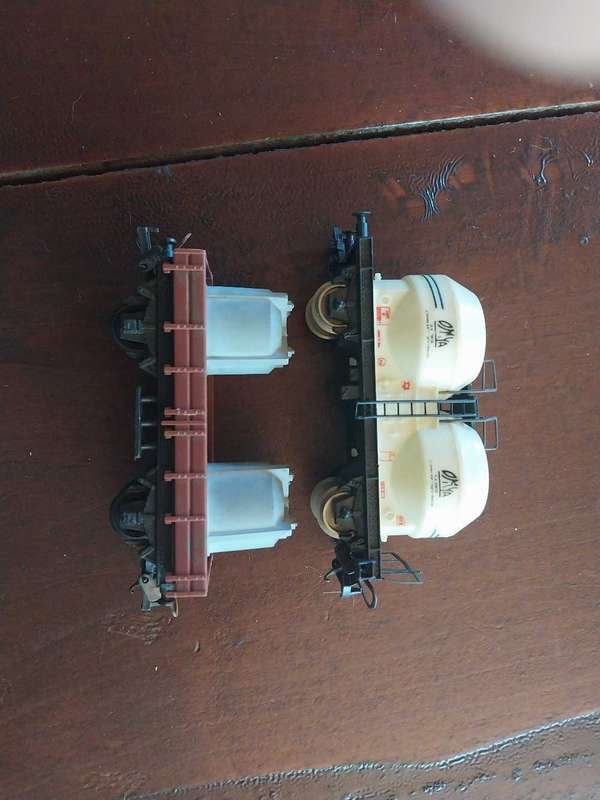2 lima wagons