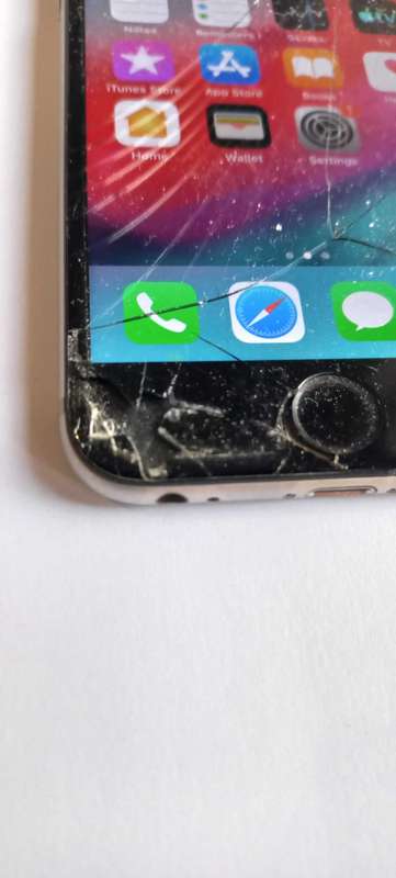 IPhone 6 Space Grey (Damaged screen)