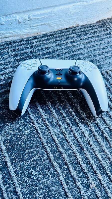 PlayStation 5 (PS5) DualSense Wireless Controller - Glacier White