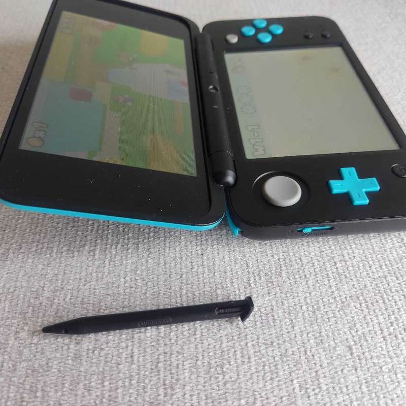 `New` Nintendo 2ds xl console with original charger