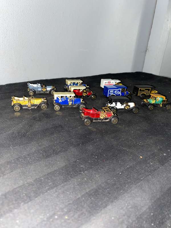 11 Set of cars to collect