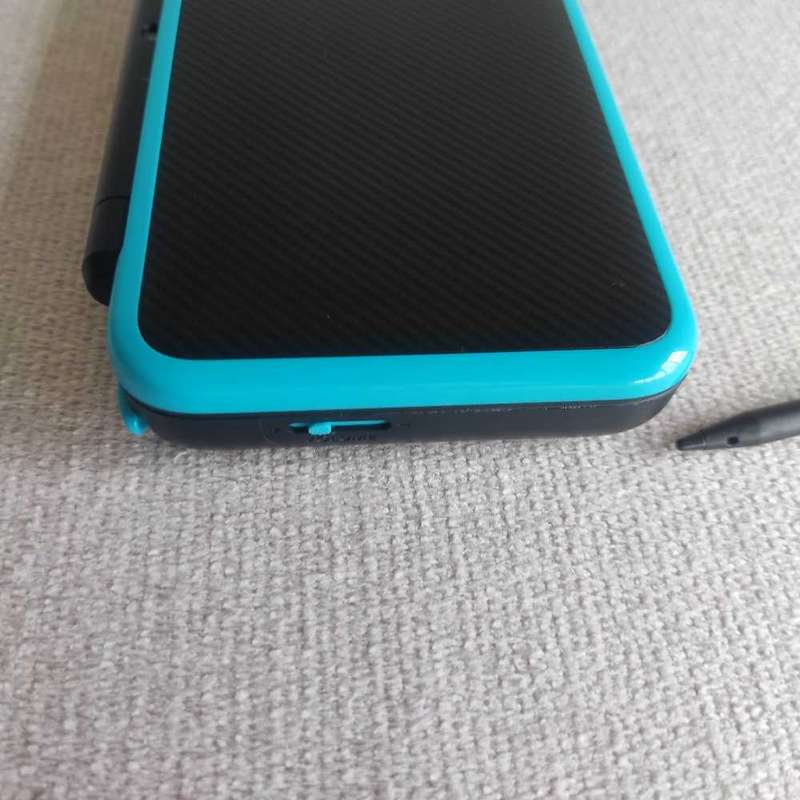 `New` Nintendo 2ds xl console with original charger