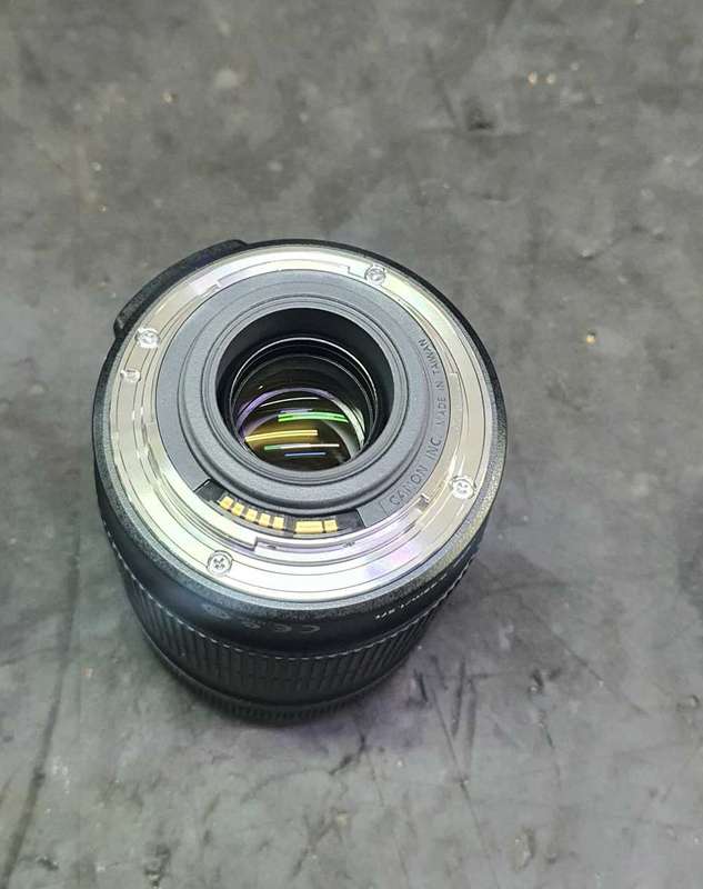 Canon EOS 18-135mm f/3.5-5.6 is lens